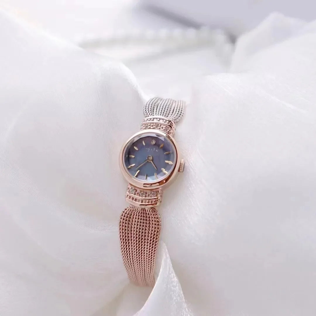 Women's Vintage Quartz Wristwatch — Gold & Silver Mesh Bracelet Band, Small Round Dial - Golden c - Watches